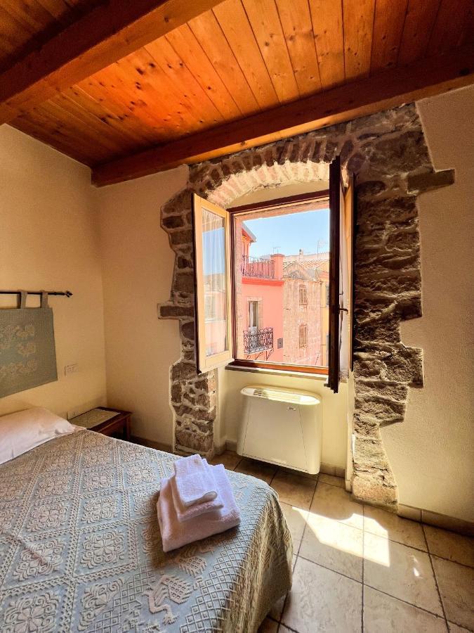 Hotel La Vecchia Torre à Bosa Extérieur photo