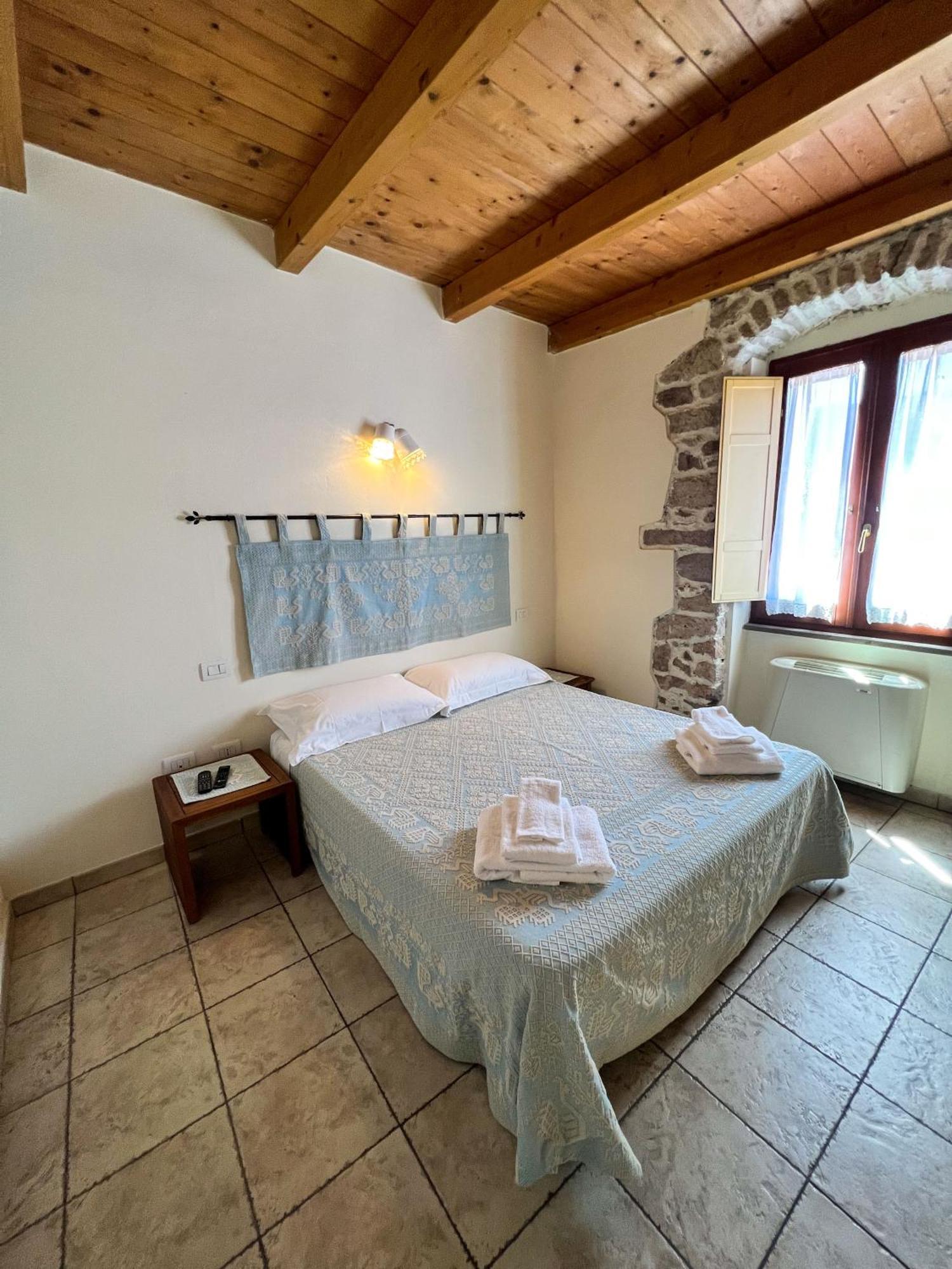 Hotel La Vecchia Torre à Bosa Extérieur photo