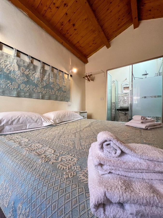 Hotel La Vecchia Torre à Bosa Extérieur photo